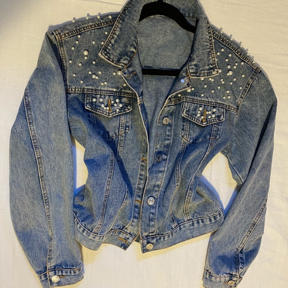 Jean jacket with pearls